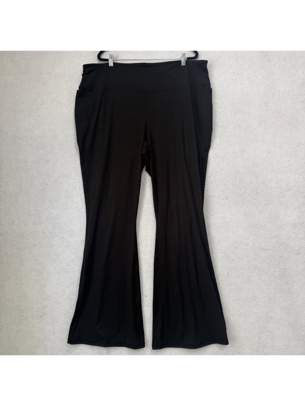 LIVI For Lane Bryant Leggings Womens 26/28 Black Flare High Rise Pockets Yoga